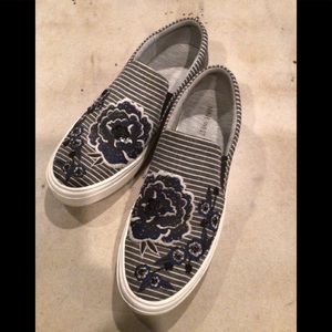 Nine West Appliqué Slip -on Sneaker